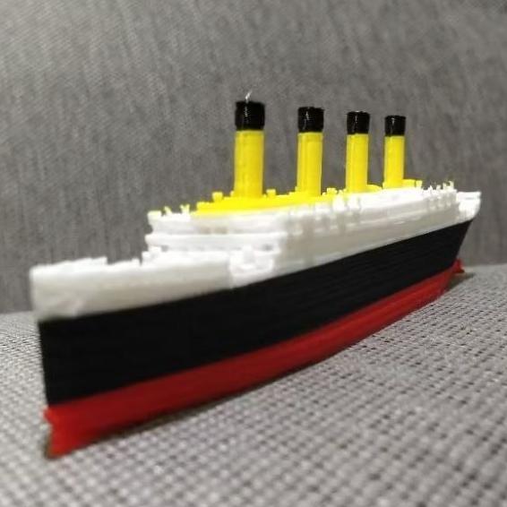TITANIC - diecast replika miniatur kapal Titanic -  mainan kapal pesiar