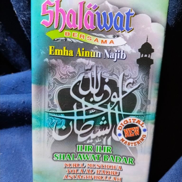 kaset pita original sholawat bersama emha ainun najib. MULUS KAKU SEPERTI BARU. BACA FULL DESKRIPSIN