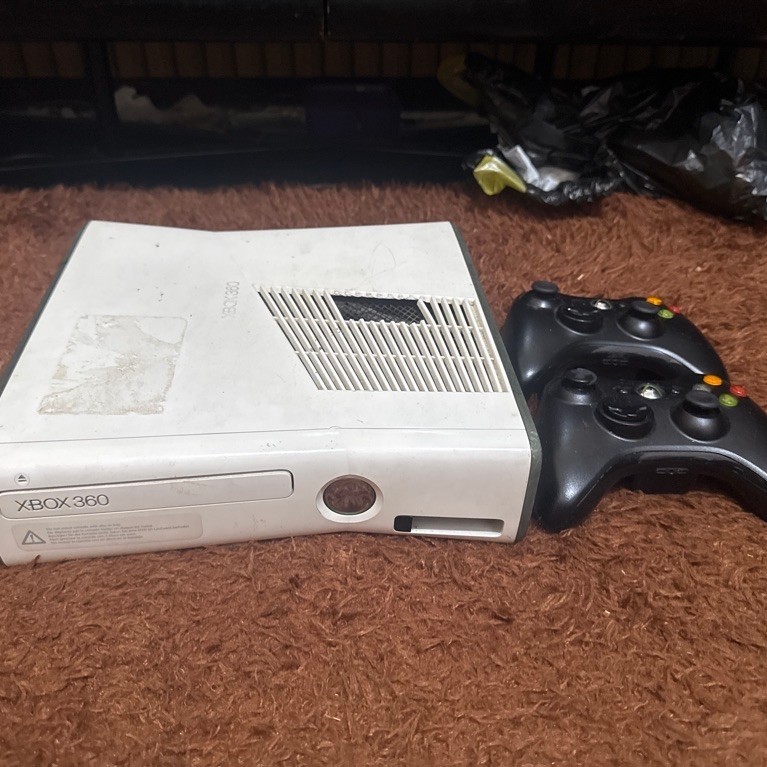 console Xbox 360 second +adaptor + 2 stick