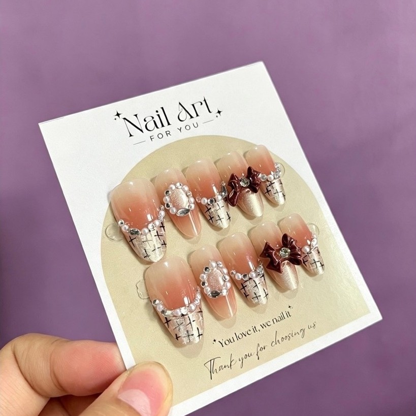 PRES ON NAILS+TOLKIT