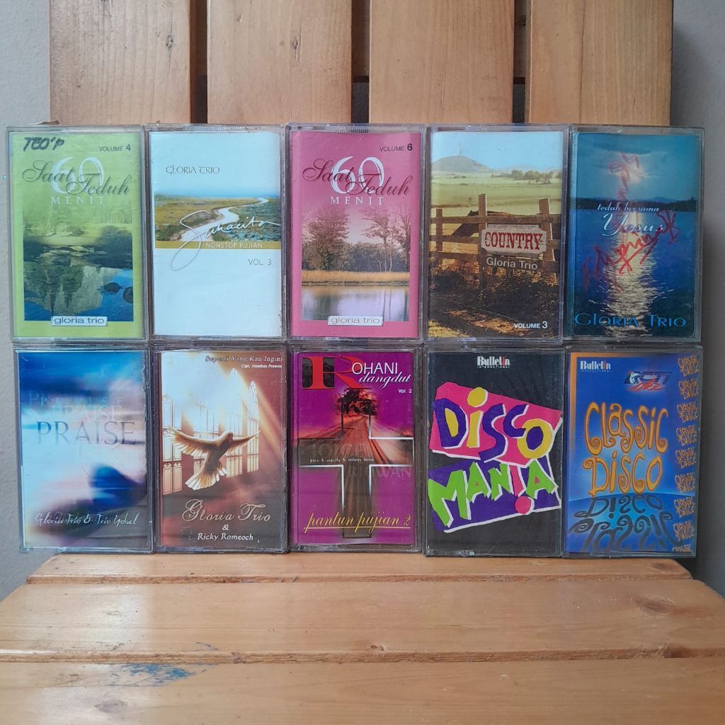 KOLEKSI 10 KASET PITA MUSIK LAGU ROHANI KRISTEN DAN LAINNYA.