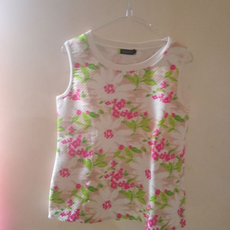 (SECOND)Baju wanita tanpa Lengan bunga2 merk MOSCATO