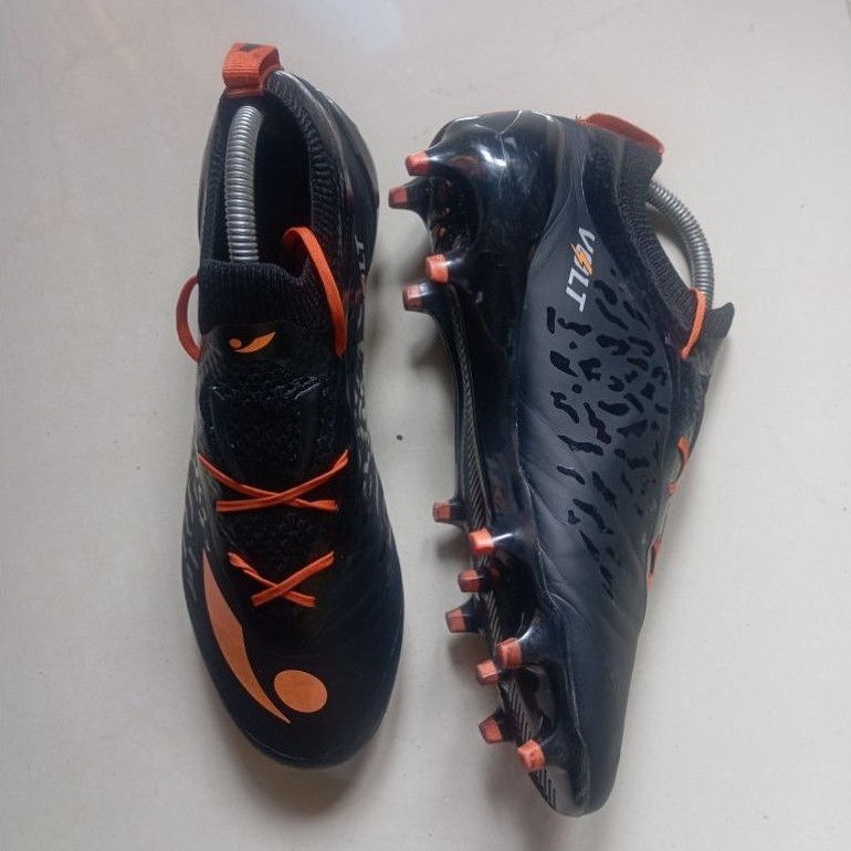 Sepatu Bola Concave Volt size 40