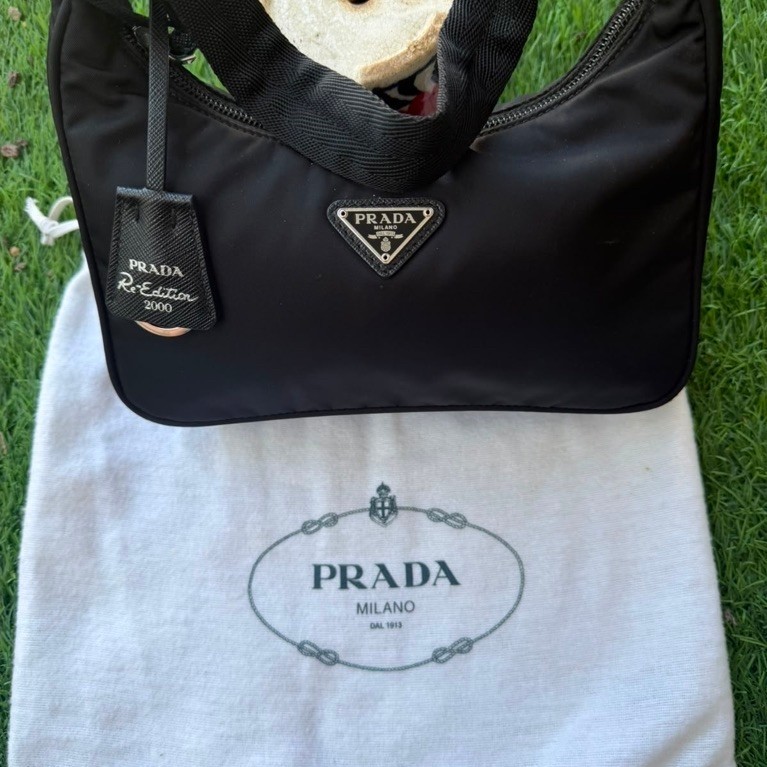 [PRELOVED / SECOND] prada reedition 2000 authentic