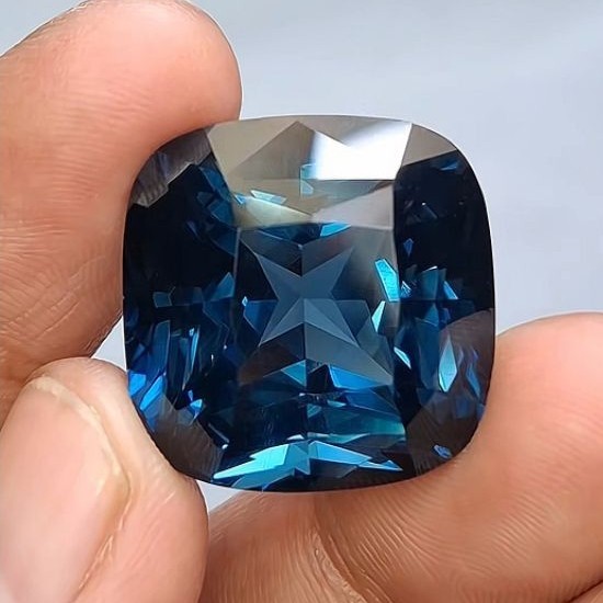 Natural London Blue Topaz 50,03 ct Big Size 20,94mm Loupe Clean Sertifikat CGL