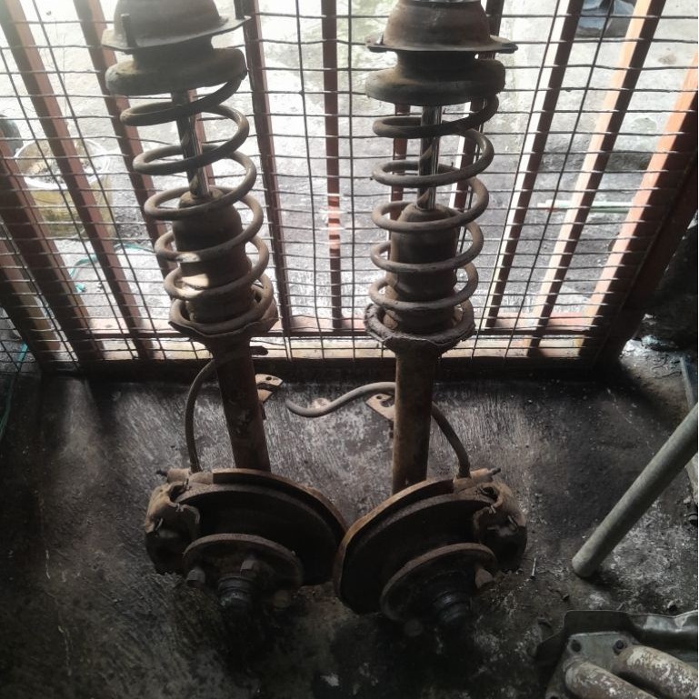 satu set shock depan mazda vantrend