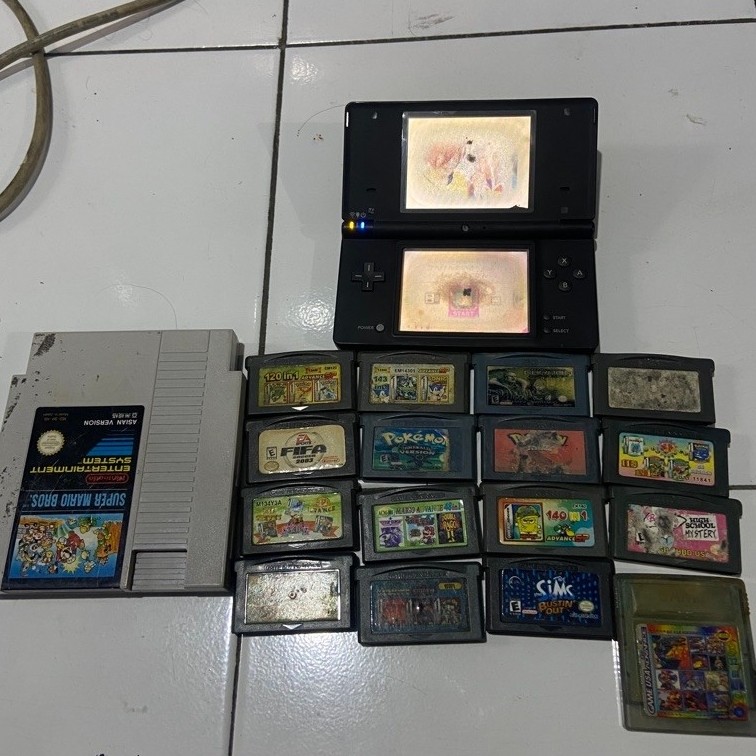 Nintendo dan kaset gameboy