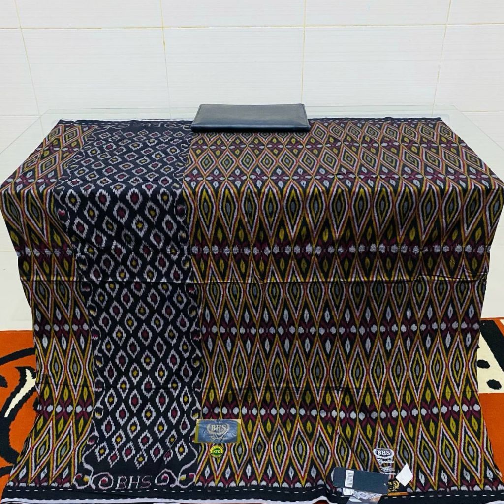 Sarung BHS Signature KTD Gold Hitam Coklat Lawas Sutra Spunsilk Jahit Tengah ATBM Limited (Bisa COD)
