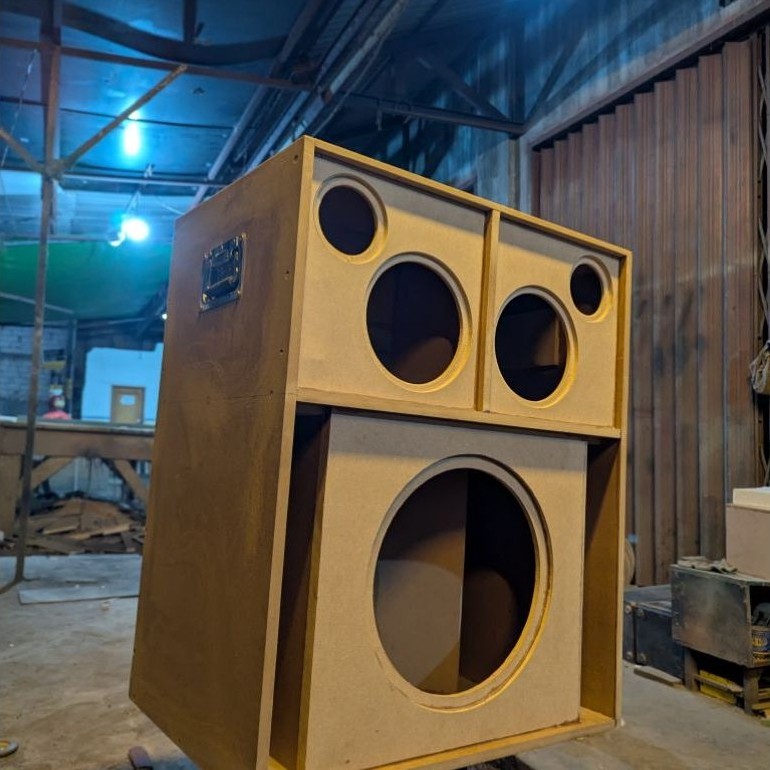 box speaker 2.1 subbwoofer 12 inch midle 6 inch tweeter 3 inch