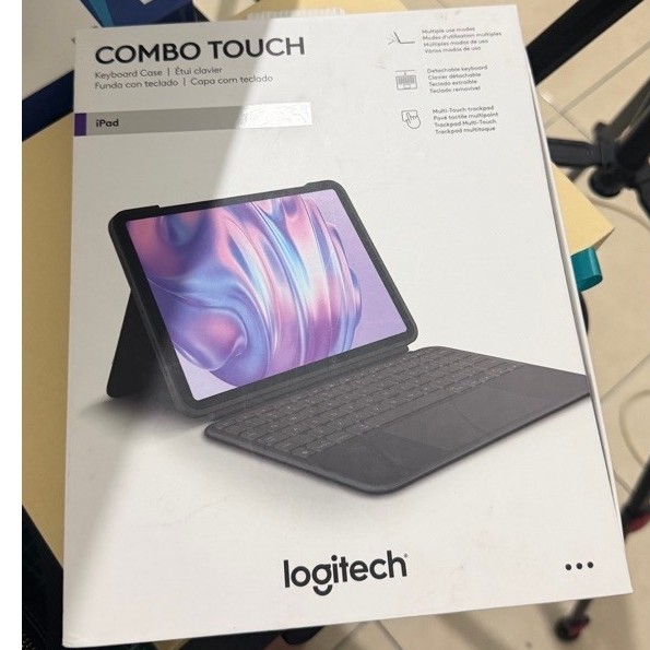 Logitech Combo Touch Keyboard Case iPad Pro 11"