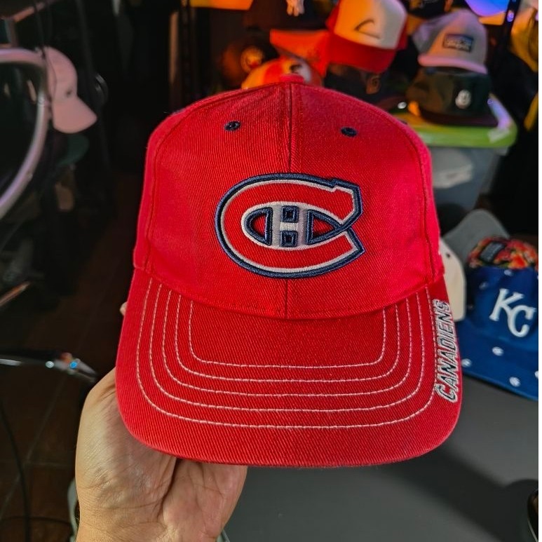 47 NHL Topi baseball Montreal Canadiens warna merah dengan bordir logo dan tulisan CANADIENS