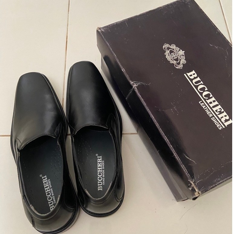 Spatu Pria Merk Buccheri Hitam