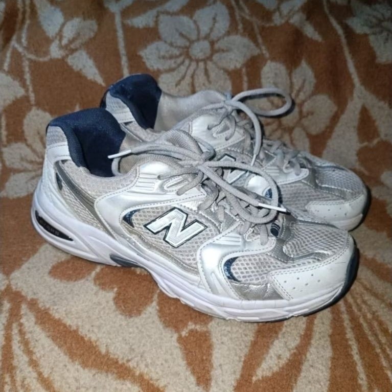 Sepatu ORI NB size 39, kondisi second seperti difoto,berat:300gr,