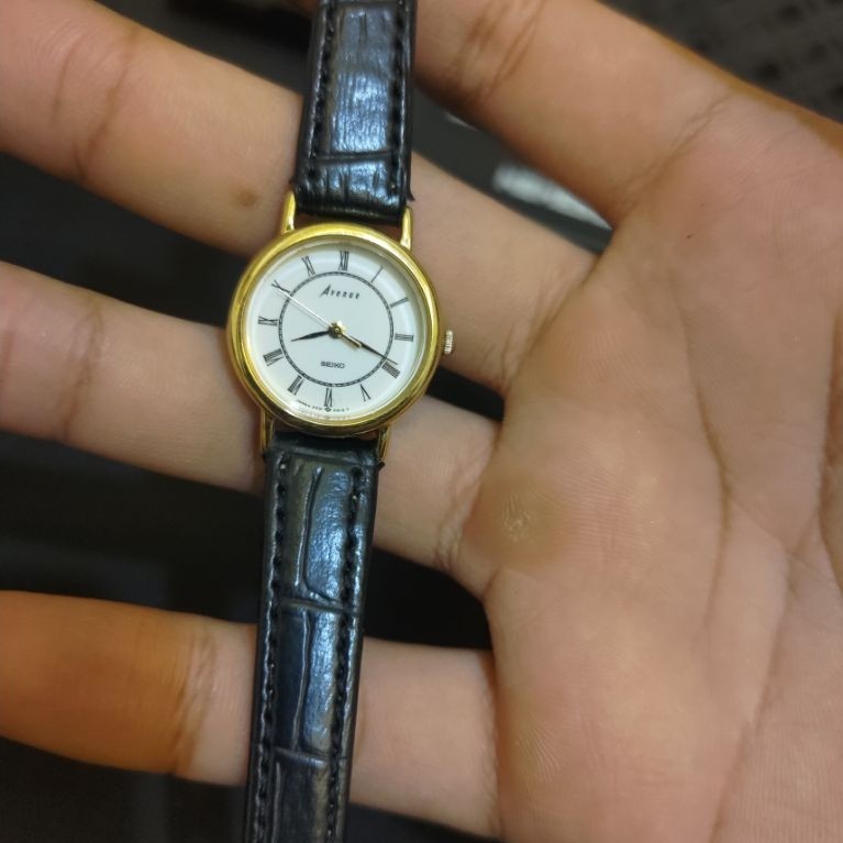 seiko avenue roman dial
