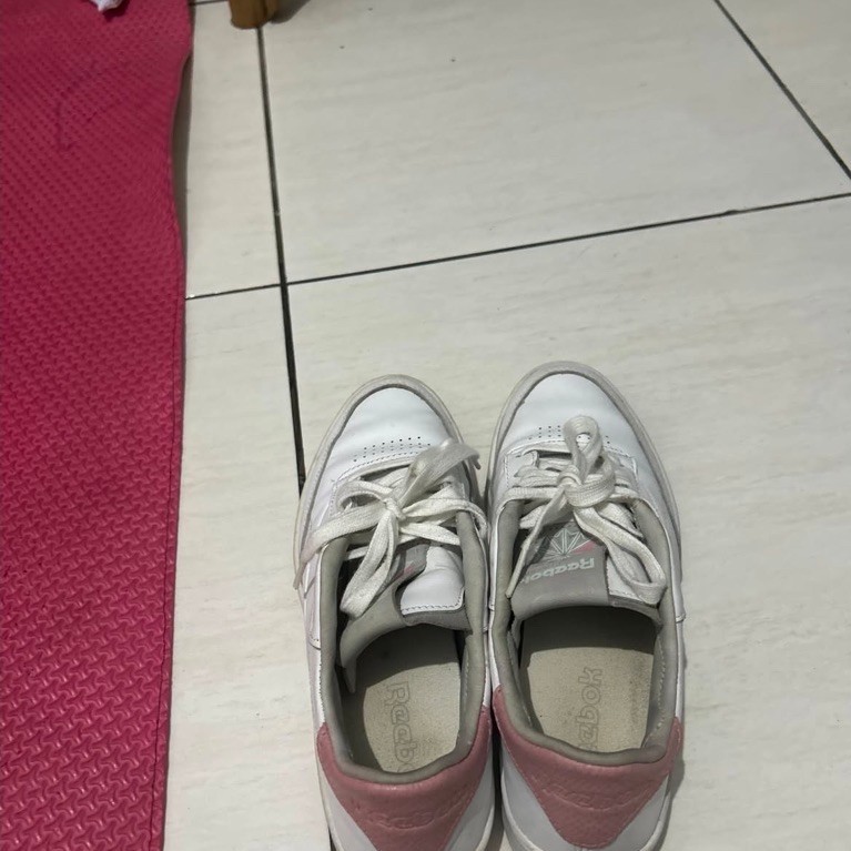 Preloved Sepatu Reebok Royal Complete