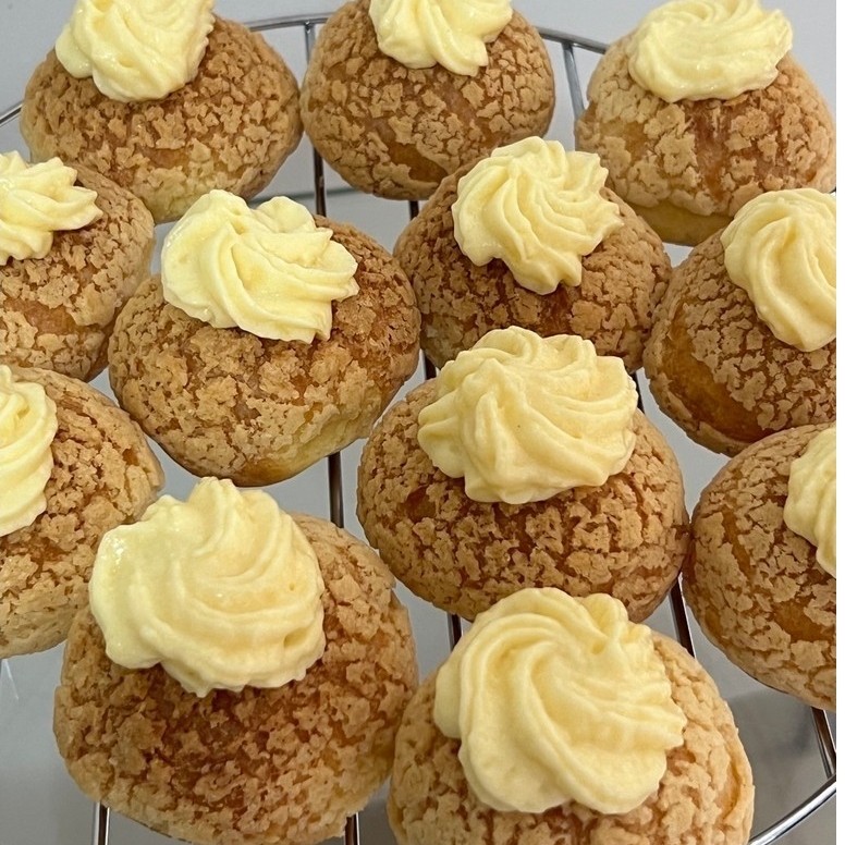 Vanilla Choux Au Craquelin