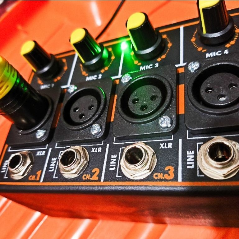 Penguat Sinyal Mikrofon 4/8 Input 1 Output dengan Potensio Volume