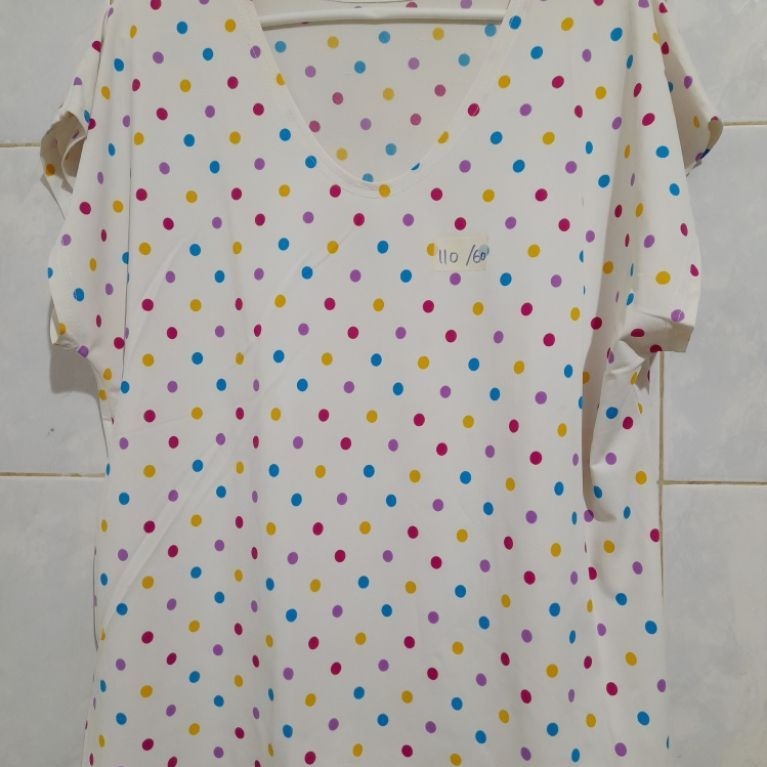 Blouse polkadot putih