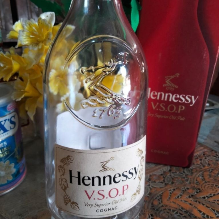 botol absolut vodka dan botol newport revolution bekas kondisi bagus