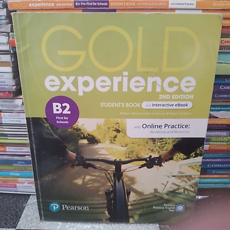 BUKU GOLD EXPERIENCE B2 STUDENT'S BOOK