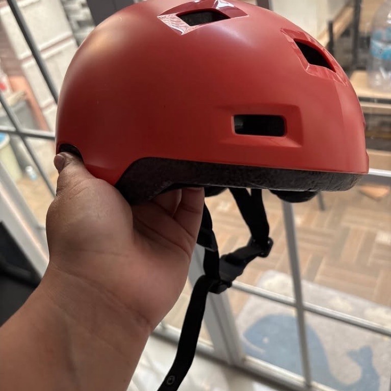Helm sepatu roda oxelo