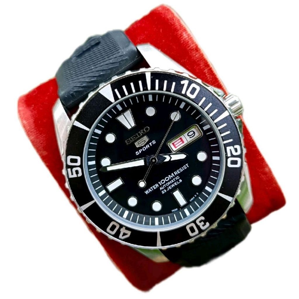 Seiko 5 Sports Diver Urchin Black Dial Original