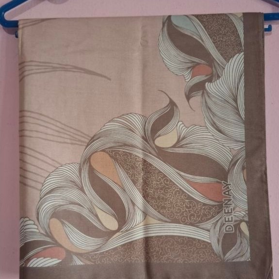Preloved hijab segi empat Deenay jeena journey diario heaven lights