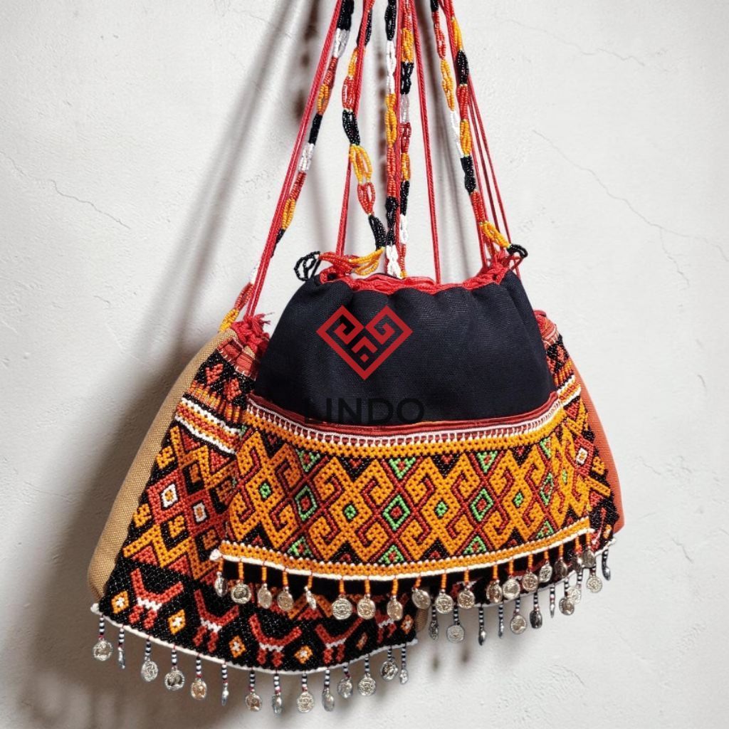 Sepu'/Tas Bahu Manik Tenun Motif Pondan Toraja (Kode: DB1032410)