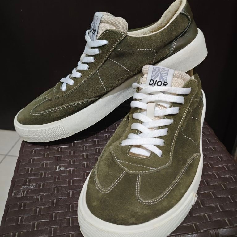 Sepatu sneakers DIOR low warna hijau tua size 42 32 masuk second mulus preloved