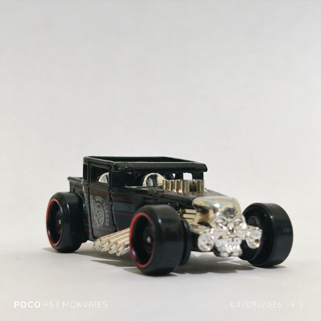 Hot Wheels Bone Shaker Hitam Loose