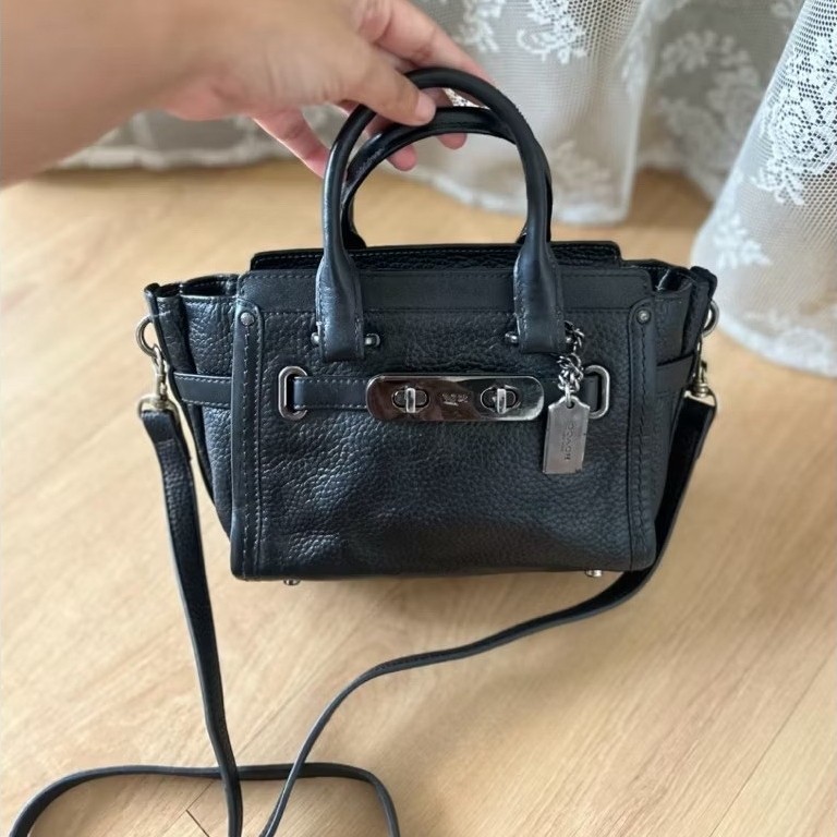 COACH Swagger Tas Kulit Hitam Talpon Pengganti