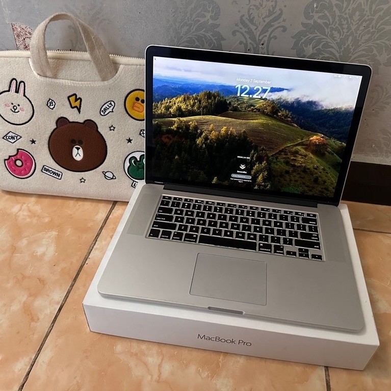 Macbook pro 2015 15 inch 16/256gb IBOX Resmi Indonesia