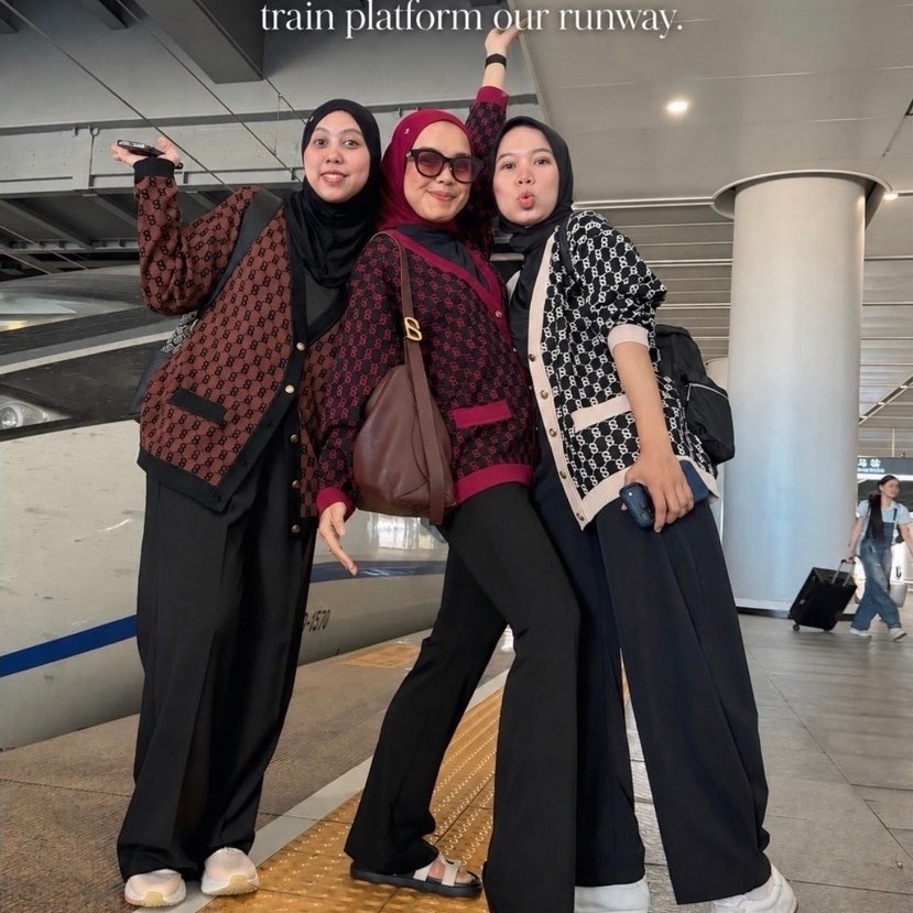 Buttonscarves Signature Monogram cardigan sweater baju buttonscarves renang bimu swimsuit / Klamby /