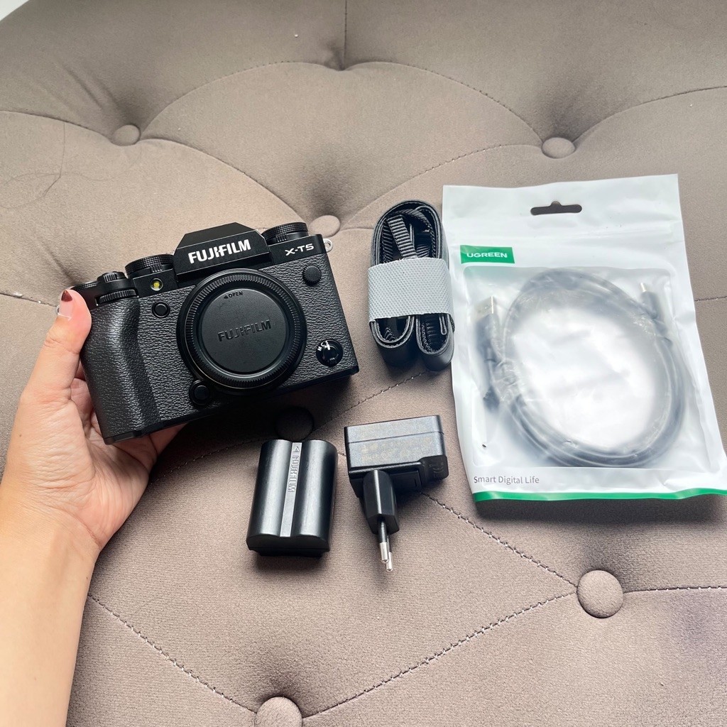 (SEPERTI BARU) FUJIFILM XT-5 XT5 X-T5  MULUS LIKE NEW SEPERTI BARU TIDAK ADA BEKAS PEMAKAIAN