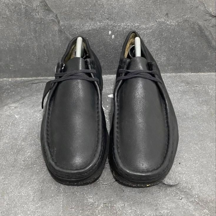 sepatu clarks wallabee leather black