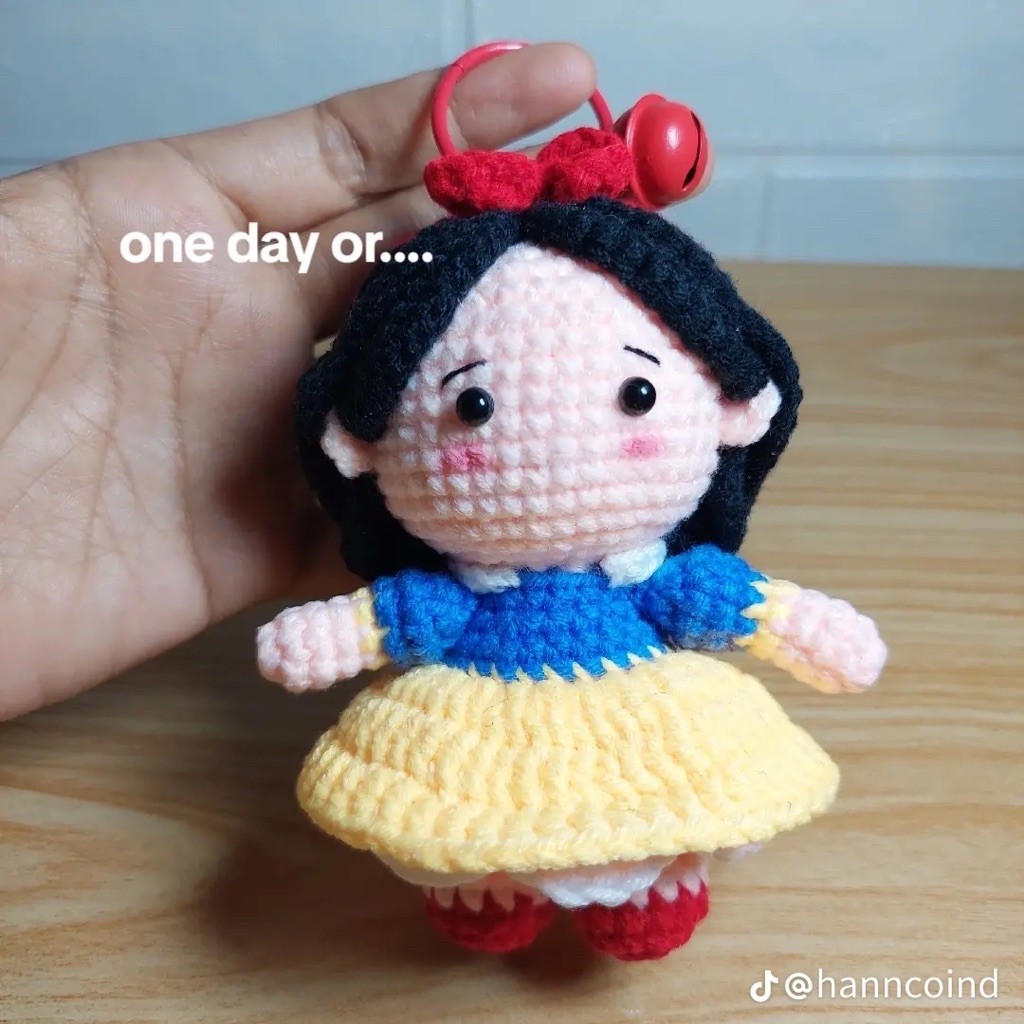 Keychain snow white / gantungan snow white / princess snow white / merchandise snow white