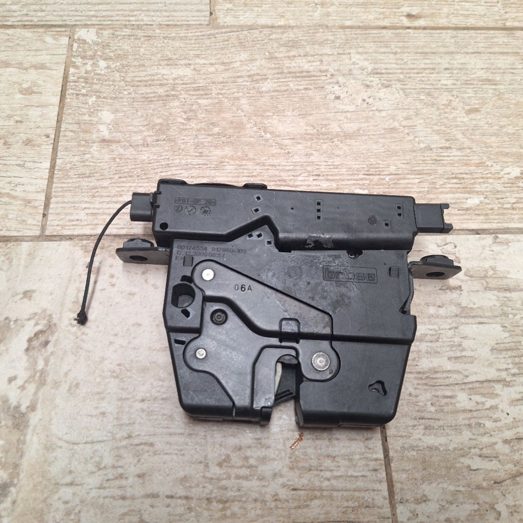 Lock Actuator Bagasi BMW F30