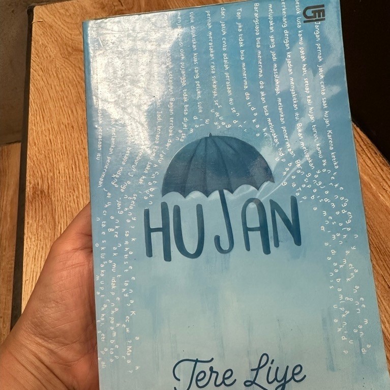 Preloved buku Novel Hujan