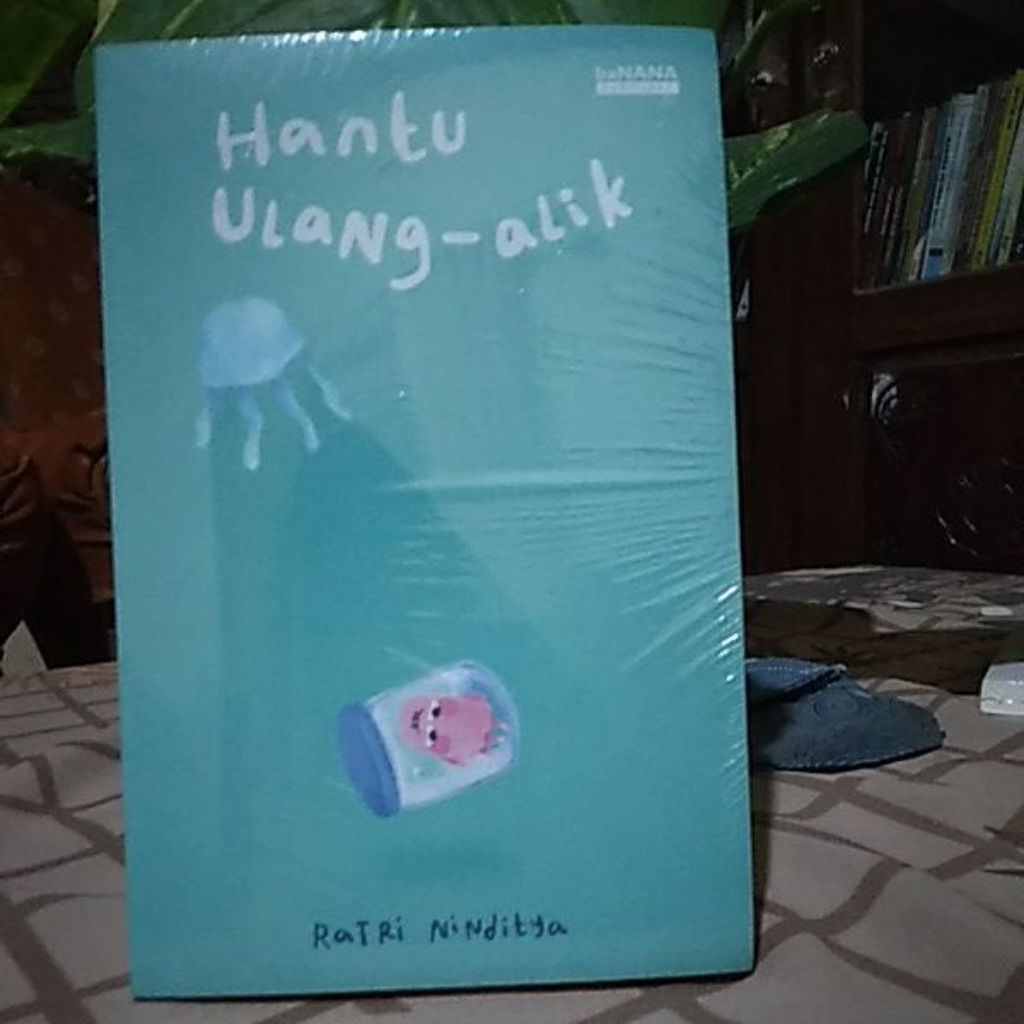 Hantu Ulang-alik | Ratri Ninditya