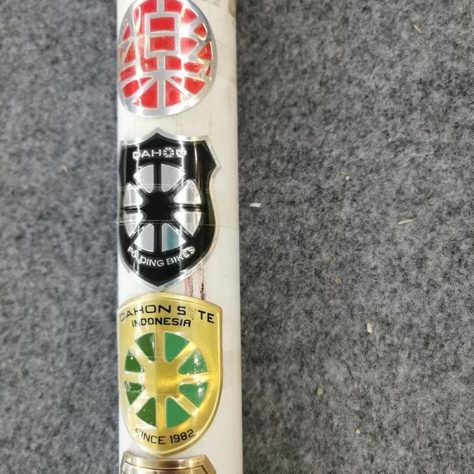 emblem sepeda premium original dahon mustang