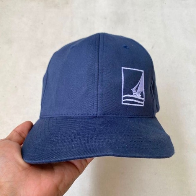 Topi Baseball Fitted Cap by Yupoong