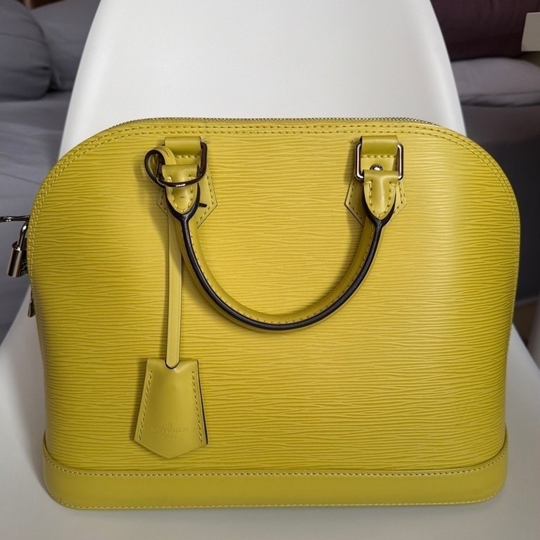LV Alma Epi Leather PM in Pistachio (PRELOVED)