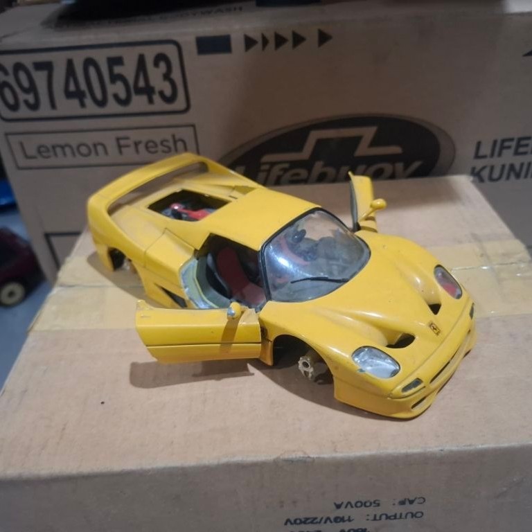 miniatur mobil diecast Ferrari F50 skala 1 24 junk roda