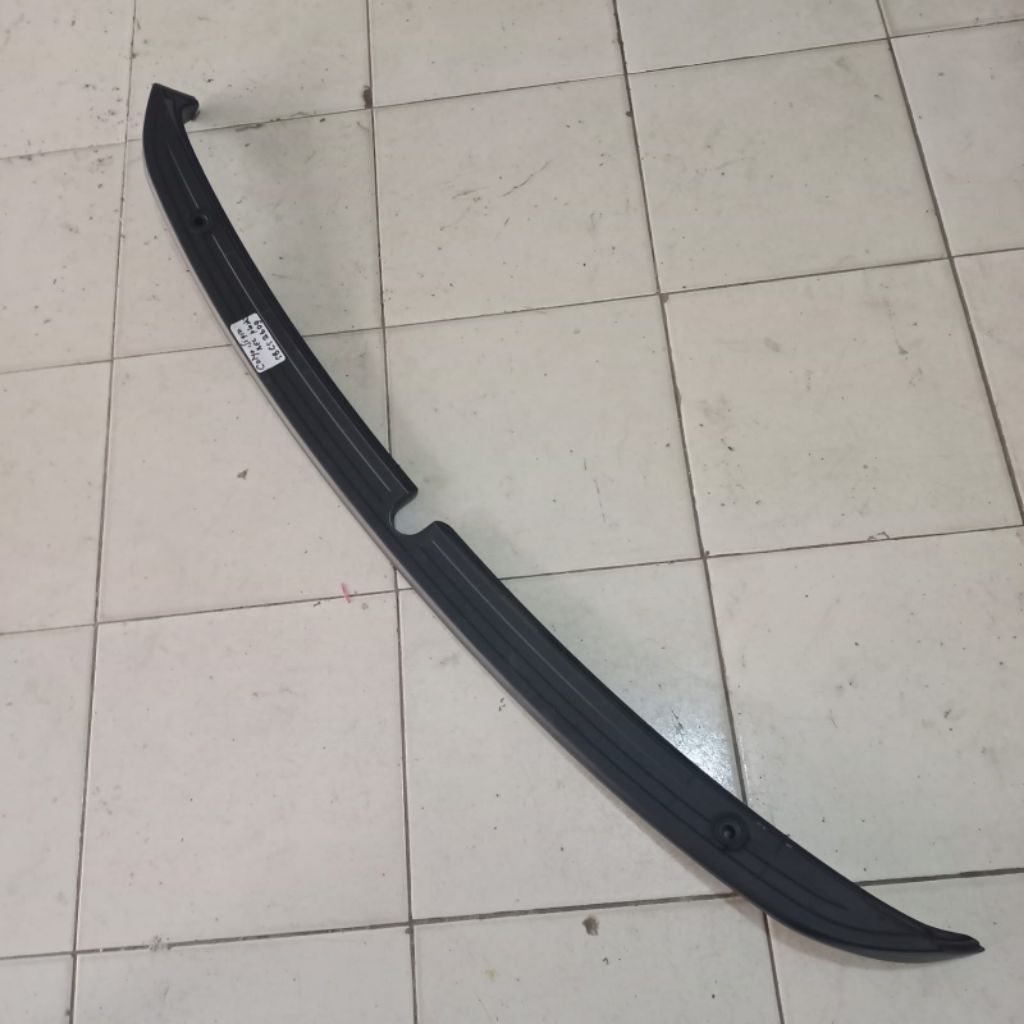 Spoiler belakang atas Sigra calya