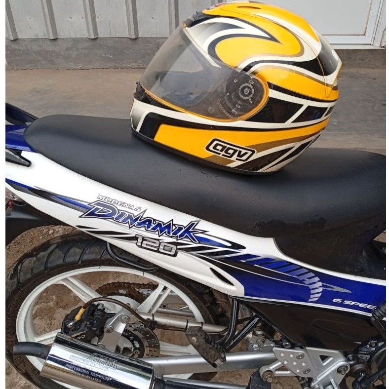 Helm AGV full face motif kuning hitam