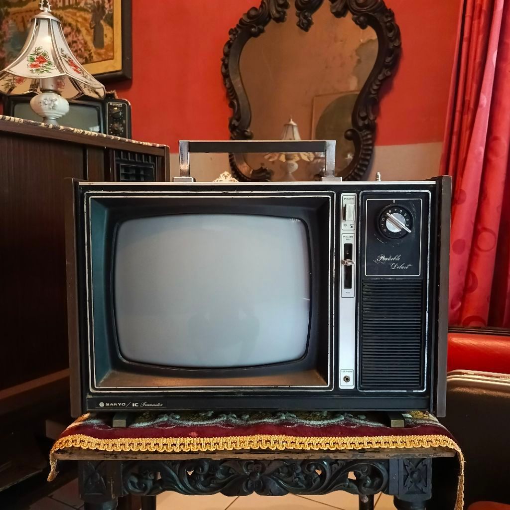 Tv televisi vintage Merk Sanyo jadul antik vintage lawas kuno