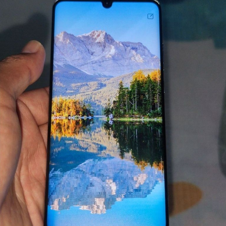 Huawei P30pro ram 8/256gb minus retak sedikit tidak terlalu terlihat (sesuai gambar). Hp only