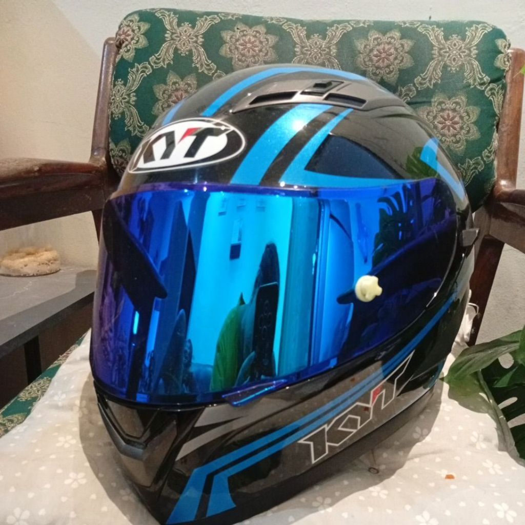 Second Abigail Helm KYT Falcon 2 Carbon Fullface