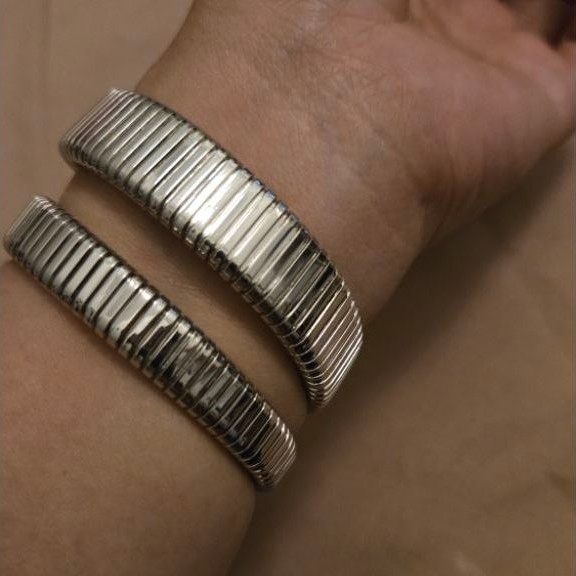 Jam Tangan Wanita Motif Bvlgari Serpenti Tubogas Silver Polos Lilit Spiral - Fashion