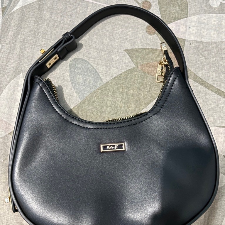 (preloved like new) shoulder bag enji hitam